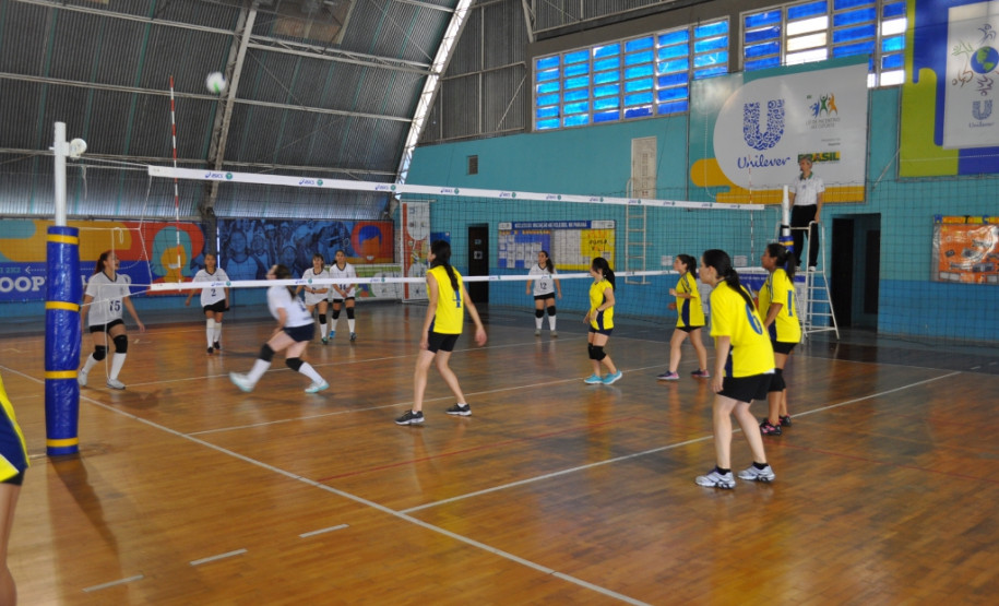 A fase regional da capital paranaense dos Jogos Escolares do Paraná, que começou no dia 18 de maio e segue até o dia 24 (domingo), contará com três mil participantes entre alunos (2.947) e profissionais envolvidos.
