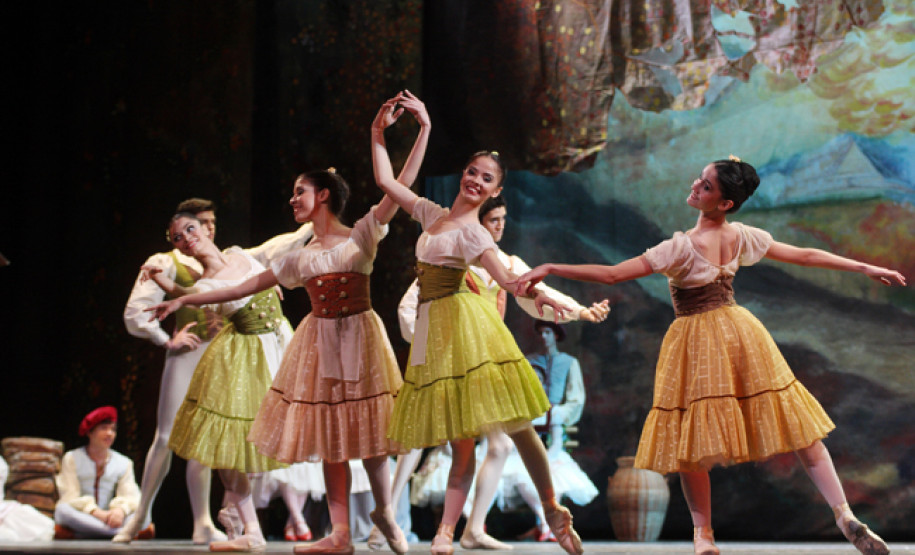 Escola Bolshoi do Brasil realiza apresentação exclusiva de balé para 2,4 mil alunos da rede pública em Curitiba.