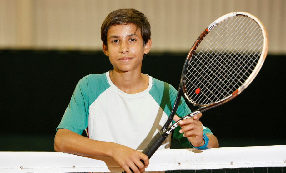 Eduardo é aluno-atleta do Clube Curitibano e já viajou para a Espanha também