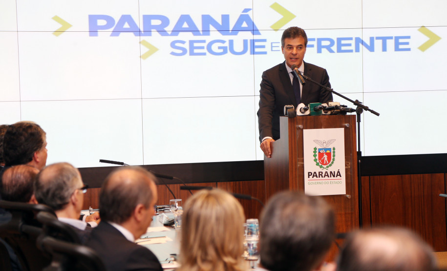 Governo anuncia retomada das obras e define prioridades Na Educação, foram listadas obras de construção e reformas além de implantar em 200 escolas acesso à internet com wifi.