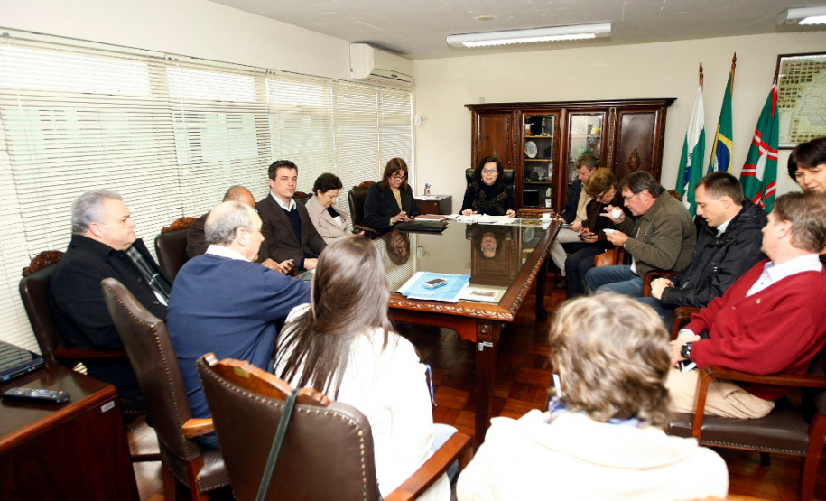 Pasta está aceitando os comunicados de diretores que colocaram os cargos à disposição. Em Curitiba já foram registrados vários. Esses diretores serão substituídos.