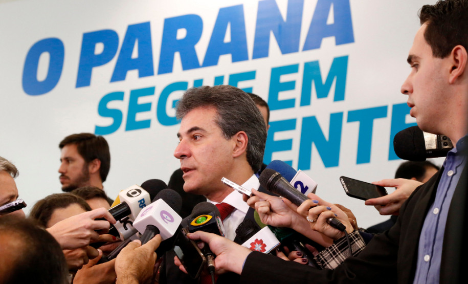 Governador Beto Richa recebe prefeitos e autoriza obras de saneamento, libera recursos para a Saúde e homologa licitações para obras urbanas.