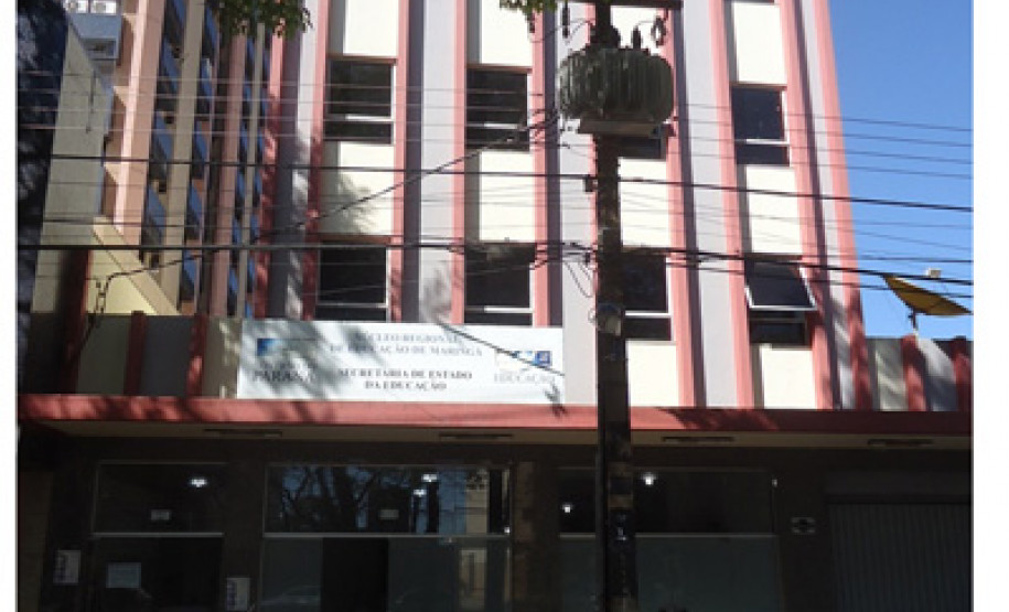 Núcleo esclarece que os dizeres de apoio à greve que estavam pintados em vermelho no vidro da entrada do Núcleo foram feitos por manifestantes.