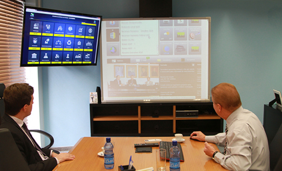 A intenção é aperfeiçoar e ampliar ferramentas na área, focando projetos também no professor, como novos projetos de formação continuada, por exemplo.