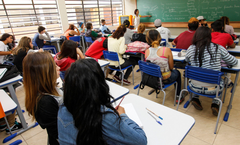 Nesta quarta (03), 94% das 2,1 mil escolas da rede estadual funcionaram total ou parcialmente. Com atendimento 100% normal eram 411 unidades.