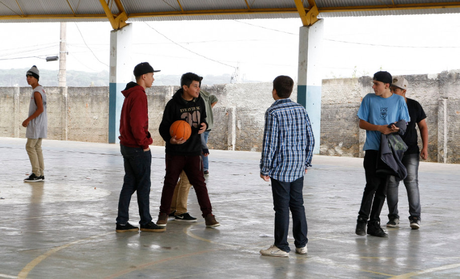 Das 2.100 unidades, 2.037 estão em funcionamento total, parcial ou abertas. Apenas 197 estão totalmente fechadas.