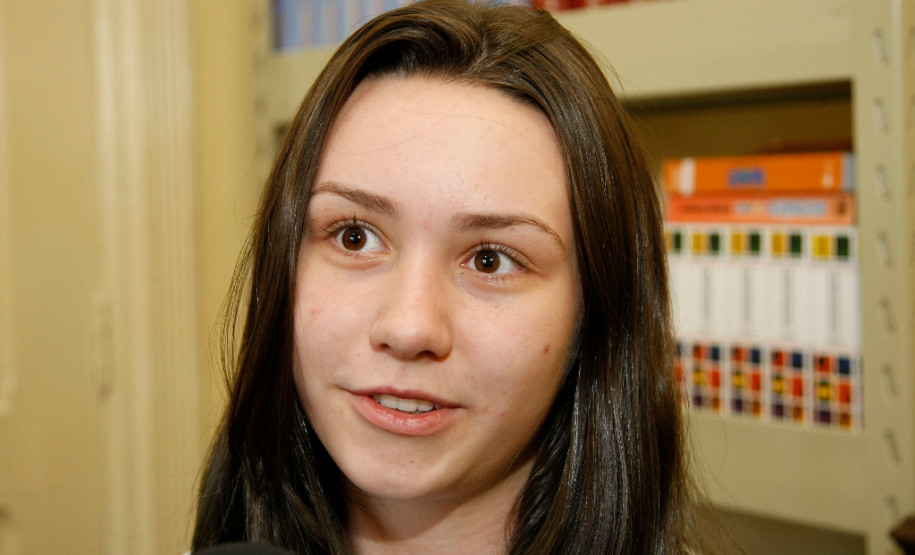 Escola Estadual Dom Pedro II. Na foto a aluna Fernanda Calegare. 10-06-15.