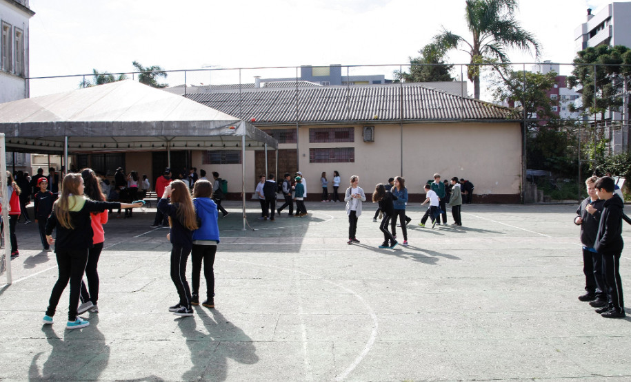 Escola Estadual Dom Pedro II. 10-06-15.