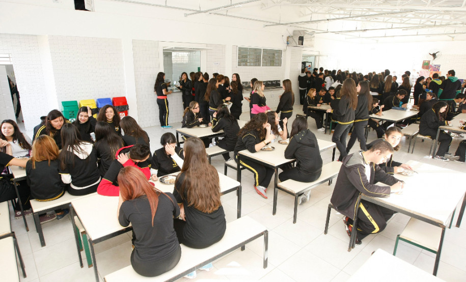 Colégio Estadual Yvone Pimentel. 10-06-15.