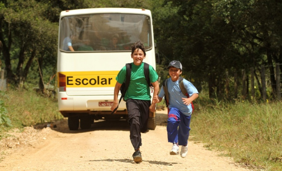 Valores repassados aos municípios para o transporte escolar foram readequados seguindo critérios técnicos. A primeira ação do Governo do Estado foi aumentar os investimentos de R$ 28 milhões, em 2010, para R$ 58 milhões, em 2011