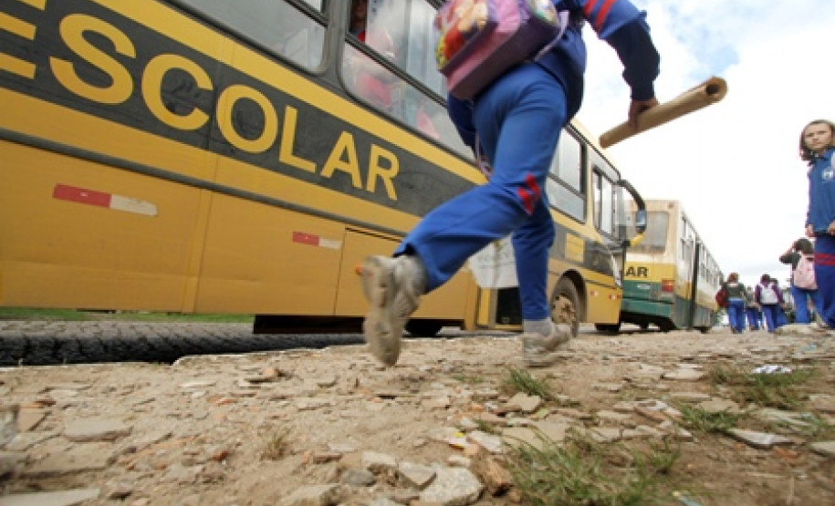 Valores repassados aos municípios para o transporte escolar foram readequados seguindo critérios técnicos. A primeira ação do Governo do Estado foi aumentar os investimentos de R$ 28 milhões, em 2010, para R$ 58 milhões, em 2011