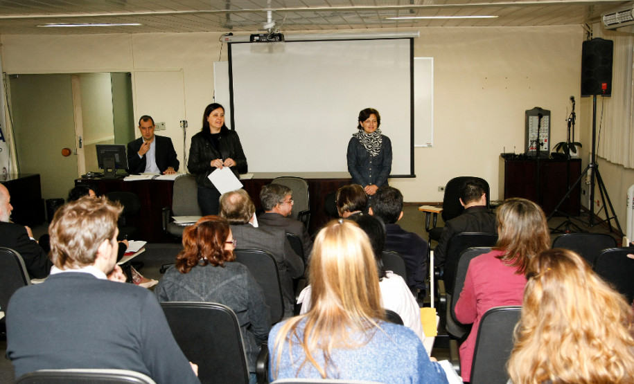 Representantes do Conselho Nacional de Educação (CNE) debateram, nesta sexta-feira (12), no auditório da Secretaria de Estado da Educação do Paraná, as novas diretrizes dos cursos de licenciatura para a formação dos profissionais da Educação, que serão implantadas no Brasil nos próximos anos.
