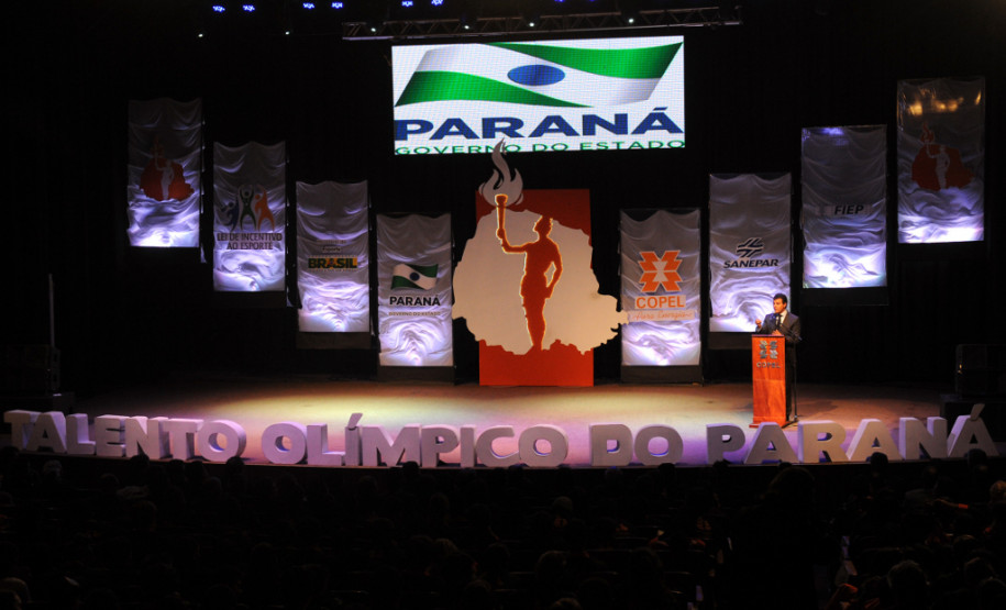 Atletas e técnicos da rede estadual de educação podem participar nas categorias Formador e Técnico Formador. São quase mil bolsas disponíveis.