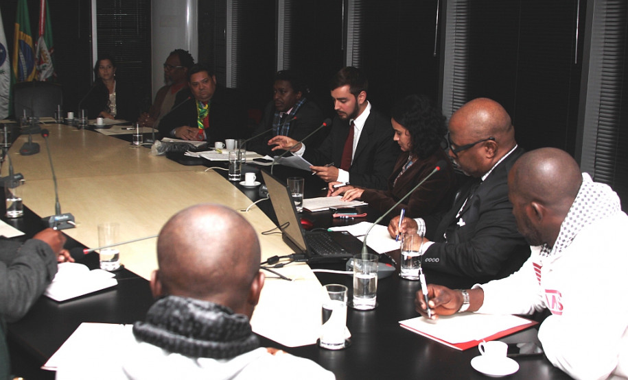 SEED formula, coordena e articula políticas de educação que buscam promover a igualdade racial para a sociedade paranaense.