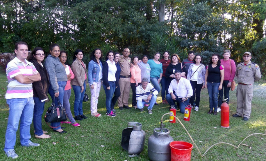 Toledo forma 600 brigadistas para prevenção de incêndios O Núcleo Regional de Educação de Toledo (Oeste) já formou 600 professores e agentes educacionais no Programa Brigada Escolar. Nas capacitações os brigadistas são treinados em primeiros socorros, prevenção de incêndios e plano de abandono.