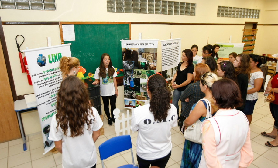 Atividades desenvolvidas no Programa de Desenvolvimento Educacional (PDE).