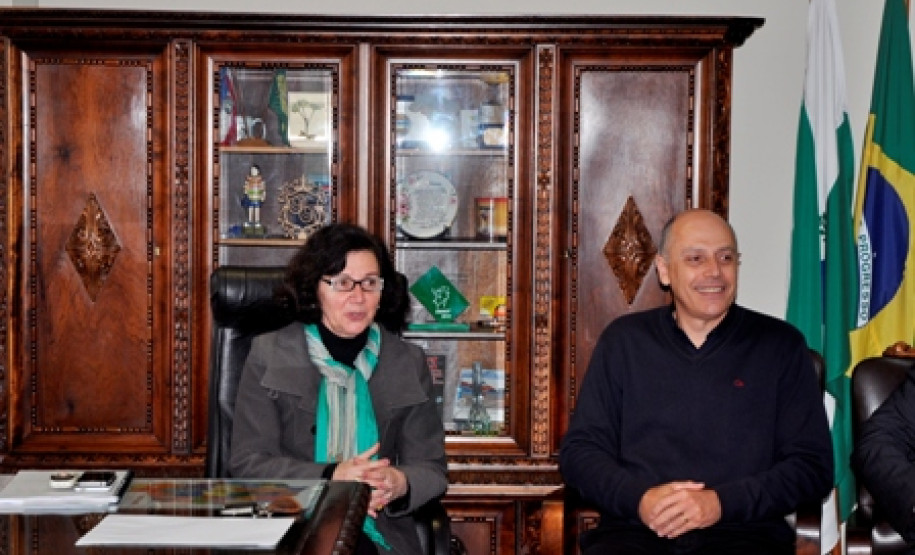 A secretária de Estado da Educação, Ana Seres, recebeu, nesta quinta-feira (8), em Curitiba, o presidente da União dos Dirigentes Municipais de Educação do Paraná (Undime-PR), Celso Augusto de Oliveira.
