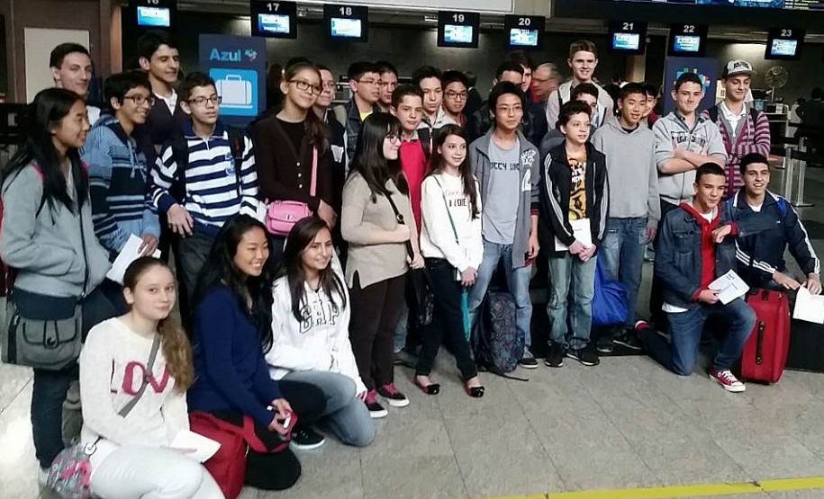 Estudantes das escolas públicas do Paraná receberam as medalhas que conquistaram na Olimpíada Brasileira de Matemática das Escolas Públicas (Obmep).