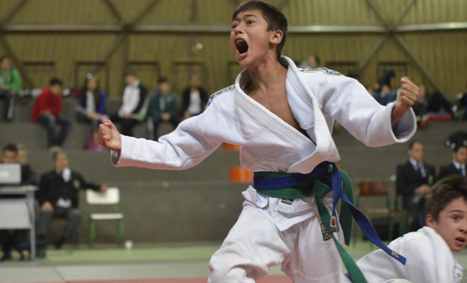 A 62ª edição dos Jogos Escolares do Paraná (JEPs), etapa para alunos com idade entre 12 a 14 anos, que acontecem em Apucarana, Norte do Estado, definiu até agora 28 campeões, nas modalidades de judô, xadrez, atletismo e badminton, e 30 classificados para a etapa nacional dos Jogos Escolares da Juventude.