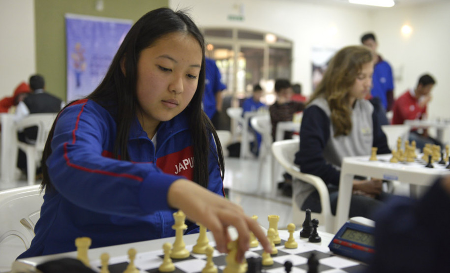 A 62ª edição dos Jogos Escolares do Paraná (JEPs), etapa para alunos com idade entre 12 a 14 anos, que acontecem em Apucarana, Norte do Estado, definiu até agora 28 campeões, nas modalidades de judô, xadrez, atletismo e badminton, e 30 classificados para a etapa nacional dos Jogos Escolares da Juventude.