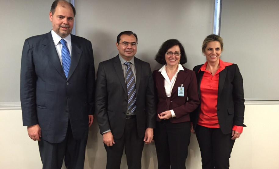 A vice-governadora Cida Borghetti e a secretária de Estado da Educação, professora Ana Seres, estiveram em Brasília nesta terça-feira (21) para tratar diversos assuntos de interesse do Paraná com representantes do Fundo Nacional de Desenvolvimento da Educação, o FNDE. “Foi uma reunião muito proveitosa, discutimos vários temas que estavam pendentes, inclusive a liberação de recursos”, disse a secretária.