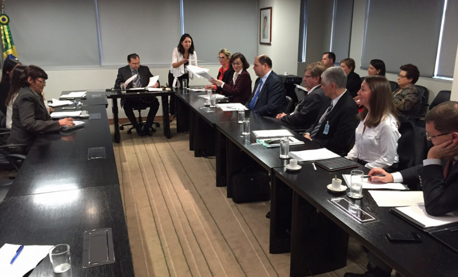 A vice-governadora Cida Borghetti e a secretária de Estado da Educação, professora Ana Seres, estiveram em Brasília nesta terça-feira (21) para tratar diversos assuntos de interesse do Paraná com representantes do Fundo Nacional de Desenvolvimento da Educação, o FNDE. “Foi uma reunião muito proveitosa, discutimos vários temas que estavam pendentes, inclusive a liberação de recursos”, disse a secretária.