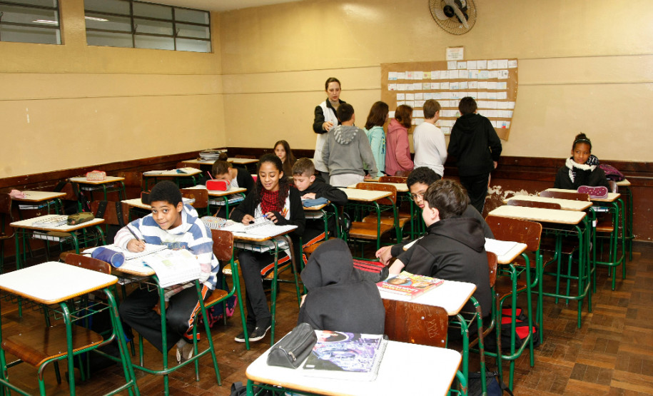 No Colégio Estadual Ângelo Volpato, no bairro Santa Felicidade, em Curitiba, o trabalho de transição já surtiu efeito nos 64 alunos das três turmas de 6º anos da escola.