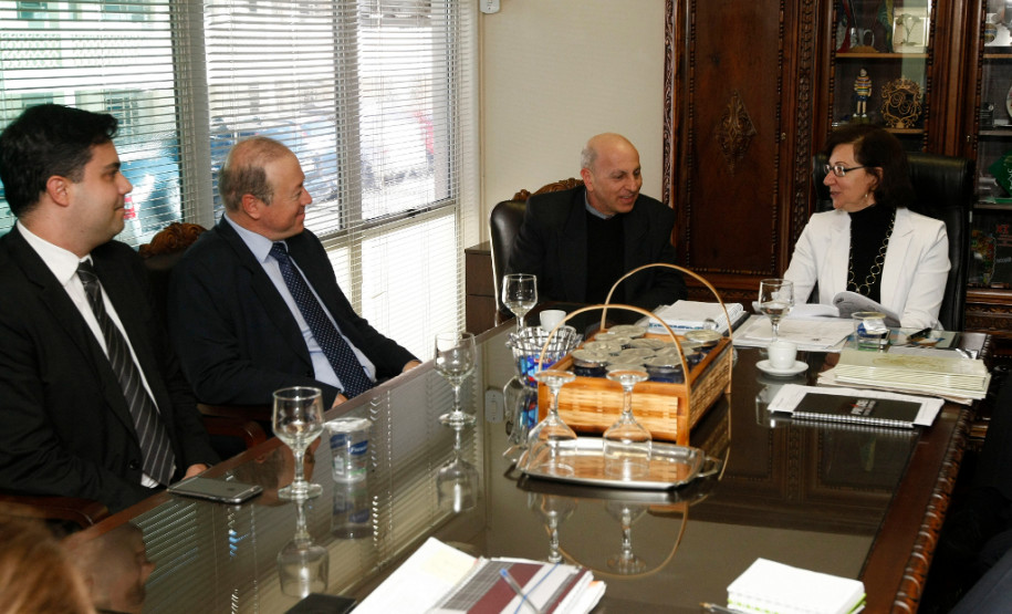 Representantes do Ministério Público do Paraná apresentaram nesta quarta-feira (29), em Curitiba, a nova edição do projeto Geração Atitude à secretária de Estado da Educação, professora Ana Seres. O objetivo do projeto é promover a cidadania e a participação social nos estudantes da rede estadual de ensino.