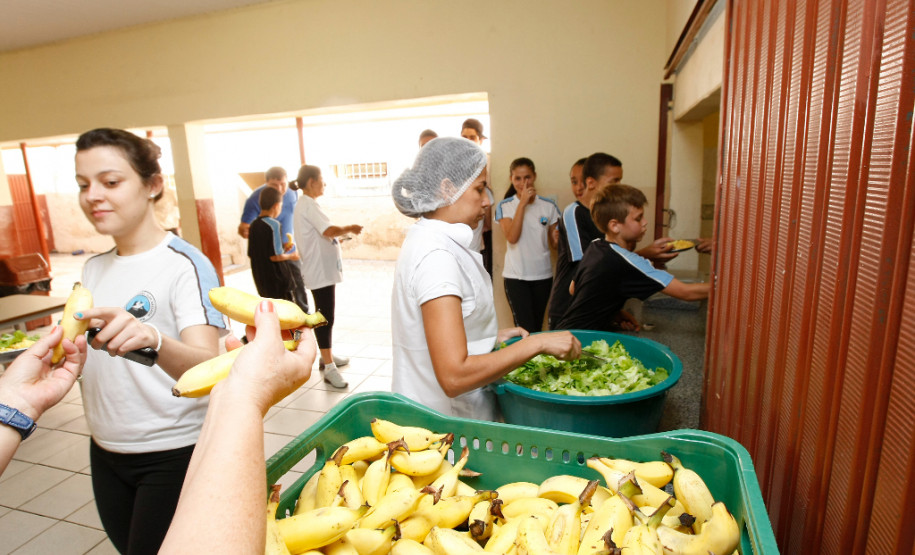 Pesquisa feita pela Secretaria de Estado da Educação aponta que 4.428 alunos da rede estadual de ensino têm alguma necessidade de alimentação especial. Isso representa menos de 1% do total dos 1,1 milhão de alunos (0,40%). O levantamento foi feito em julho.