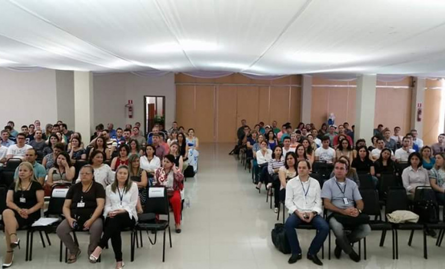 Coordenadores e professores dos cursos Técnico em Informática e Técnico em Informática para Internet se reúnem em Foz do Iguaçu para atualização.