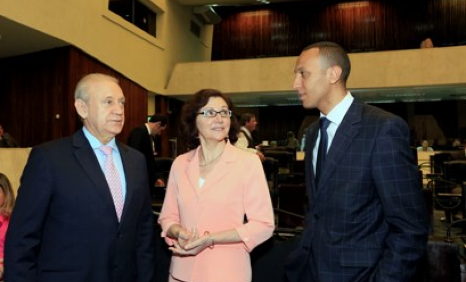 O "Geração Atitude" é um projeto ligado ao Movimento Paraná Sem Corrupção, e tem como principal objetivo apoiar a formação cidadã de estudantes paranaenses, promovendo a participação social e o protagonismo juvenil. Assinaram o documento: Ministério Público, Procuradoria Geral do Estado, Assembleia Legislativa, secretaria de Educação e Assessoria Especial para Assuntos da Juventude.