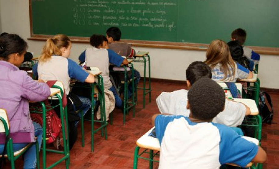 O Estado do Paraná já tem 396 planos municipais de educação sancionados, entre os 399 municípios. A previsão é que até a próxima semana todos já sejam leis sancionadas, após as câmaras de vereadores aprovarem os textos. Os planos municipais são decorrência do Plano Estadual de Educação, sancionado pelo governador Beto Richa no fim de junho.