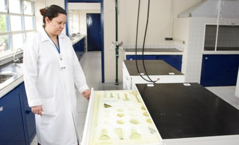 Os estudantes de Curitiba e da Região Metropolitana terão mais duas opções de cursos técnicos profissionalizantes na rede estadual de ensino, em 2016. A partir do próximo ano, o Centro Estadual de Educação Profissional (Ceep) de Curitiba, no bairro Boqueirão, vai ofertar os cursos técnico em Mecânica e técnico em Biotecnologia.