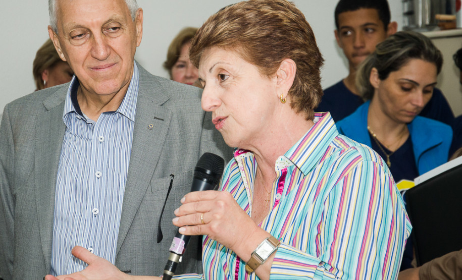 Secretária participa da abertura das Olimpíadas das APAES A secretária de Estado da Educação participou, na última sexta-feira (21), da abertura das Olimpíadas Especiais das APAES do Estado do Paraná, realizada no Ginásio de Esportes Luís Augusto Zin. Os jogos são realizados até 26 de agosto, envolvendo 1,2 mil estudantes a partir de 12 anos de idade.