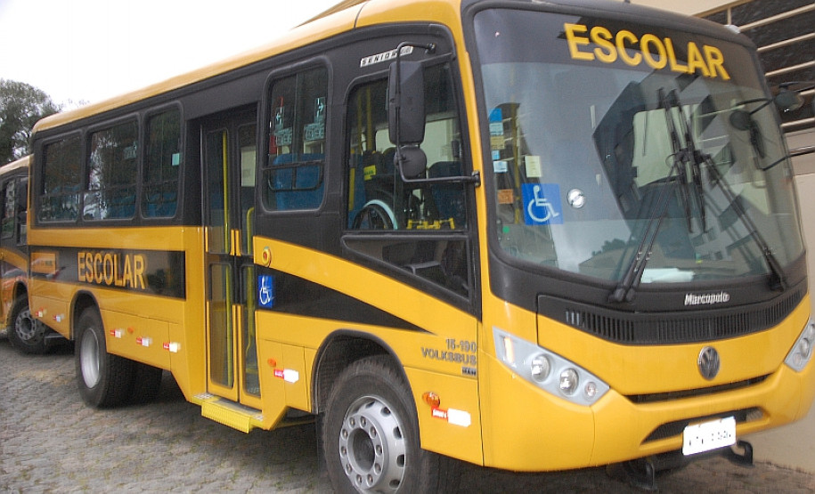 O ônibus tem capacidade para transportar 42 alunos sentados e possui plataforma de elevação, para estudantes que utilizam cadeira de rodas. O veículo também é mais alto, adaptado para circular em estradas de difícil acesso. O investimento foi de R$ 255 mil, recursos do Fundo Nacional de Desenvolvimento da Educação (FNDE).