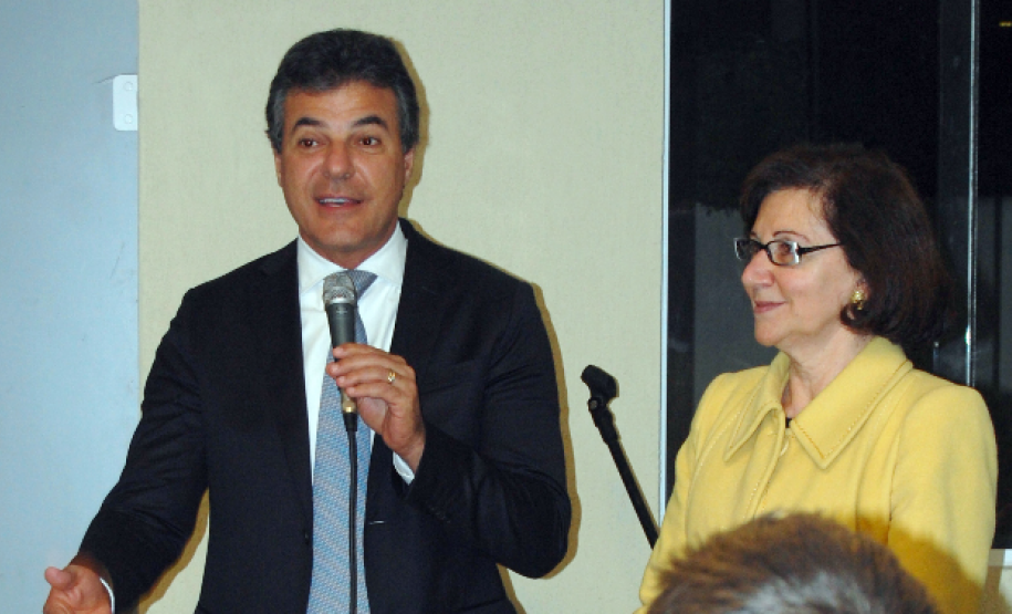 O governador Beto Richa esteve nesta segunda-feira (24) no encontro promovido pela Secretaria de Estado da Educação com diretores e chefes de departamentos da Pasta e os chefes dos 32 Núcleos Regionais de Educação (NREs). O objetivo é debater temas relacionados à área e questões pedagógicas.