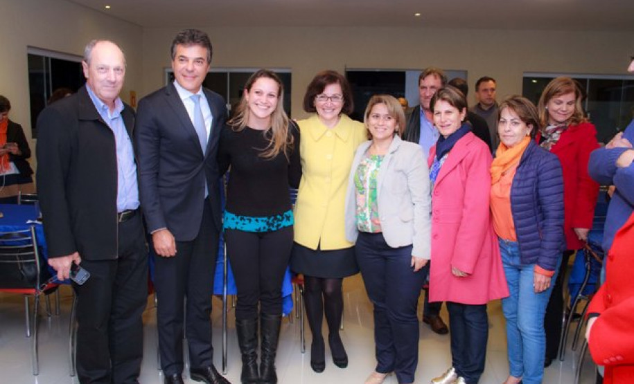 O governador Beto Richa esteve nesta segunda-feira (24) no encontro promovido pela Secretaria de Estado da Educação com diretores e chefes de departamentos da Pasta e os chefes dos 32 Núcleos Regionais de Educação (NREs). O objetivo é debater temas relacionados à área e questões pedagógicas.