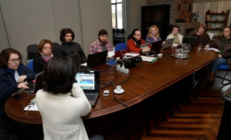 A equipe do Museu da Escola Paranaense passou nesta segunda-feira (24) pela primeira etapa do treinamento do Pergamum Museus, base de dados para gestão de acervo museológico. A capacitação foi dirigida ao corpo técnico do Museu da Escola Paranaense, que faz parte da Secretaria de Estado da Educação do Paraná. A ação integra as atividades de fortalecimento e expansão do Sistema Estadual de Museus por meio do programa Museus Paraná.