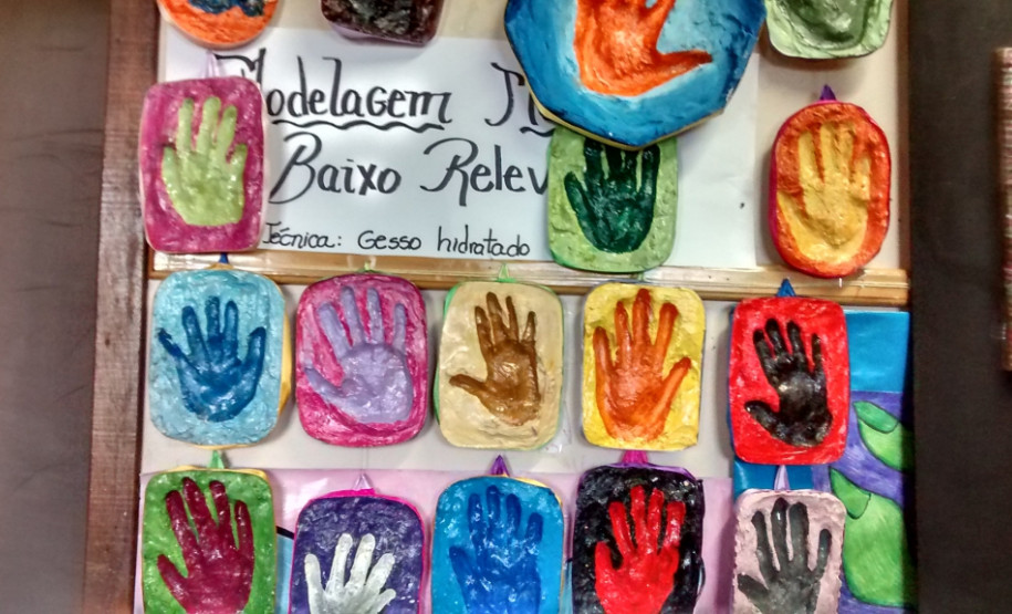 Projetos contribuem na inclusão de alunos de escolas especiais Atividades artísticas também estão ajudando no desenvolvimento dos alunos da Escola de Educação Especial João Vianei, em Cafelândia. Na Semana Nacional da Pessoa com Deficiência Intelectual e Múltipla, a escola realizará uma exposição de arte intitulada Mãos Especiais, inspirada nas obras de um artista local.