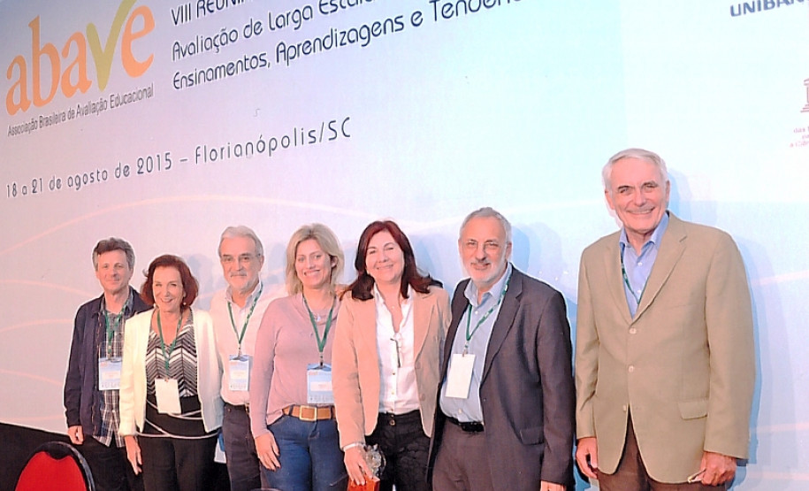 Trabalho apresentou metodologia de aplicação da avaliação e objetivo do programa que fornece subsídios à prática docente.