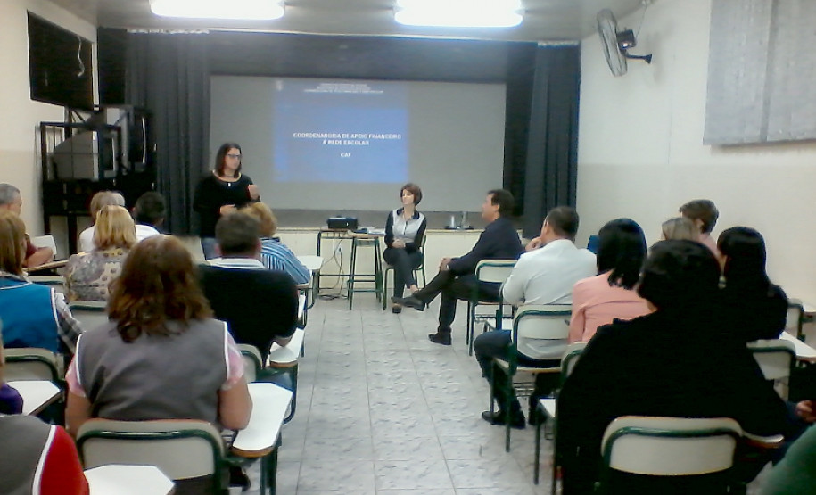 Entre 17 e 21 de agosto, o “Gestão Financeira na Escola” foi apresentado para os diretores, alunos, pais, professores e funcionários nas escolas onde será implantado. Uma das principais características do projeto é a indicação de um agente financeiro nos colégios. Esse funcionário fica responsável pela prestação de contas da unidade e de toda a parte burocrática que envolve o recebimento de recursos. Isso ajuda o diretor, que antes precisava resolver sozinho estas questões.