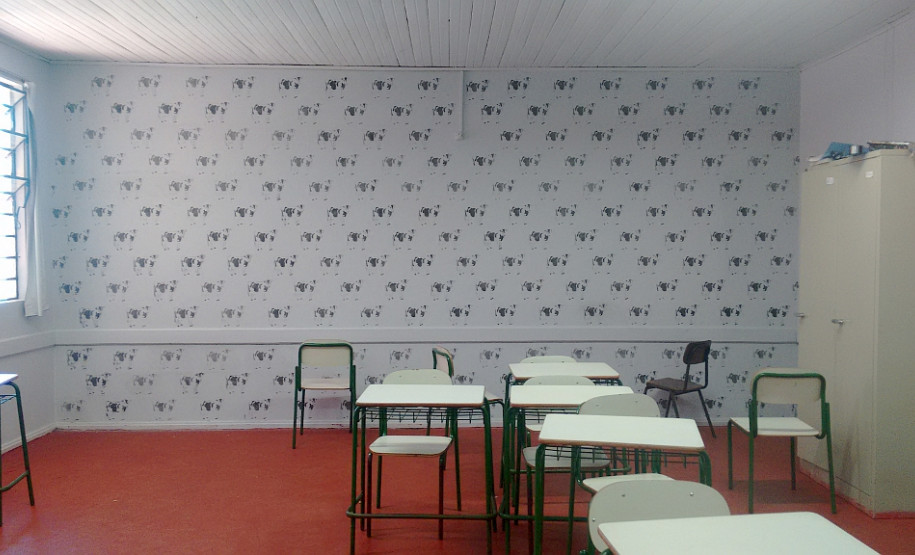 O prédio que abriga o Colégio Estadual Irma Rodrigues da Cruz, do município de Diamante do Sul, está passando por uma grande transformação no visual, graças ao empenho dos alunos da disciplina de Arte Contemporânea.