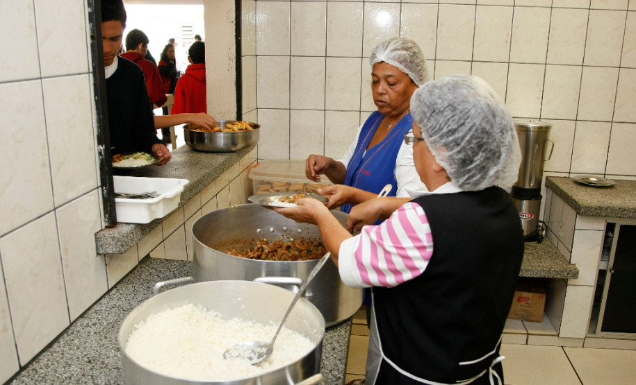 Formação Continuada para as merendeiras e merendeiros que trabalham nas escolas estaduais começa em 5 de outubro e será na modalidade EAD.