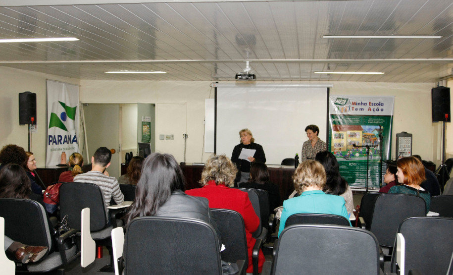 Estratégias de combate à violência contra a mulher A Secretaria de Estado da Educação, em conjunto com outras secretarias e órgãos que representam a sociedade civil, lançará uma campanha para debater o problema da violência contra a mulher. A primeira reunião para definir estratégias e ações de trabalho aconteceu nesta sexta-feira (11), em Curitiba. As ações serão desenvolvidas em longo prazo.