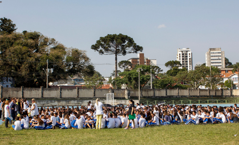 Os 5 mil alunos do Colégio Estadual do Paraná, em Curitiba, participaram nesta quinta-feira (17) de um exercício simulado de plano de abandono do prédio. A atividade é uma ação do Programa Brigadas Escolares - Defesa Civil na Escola.