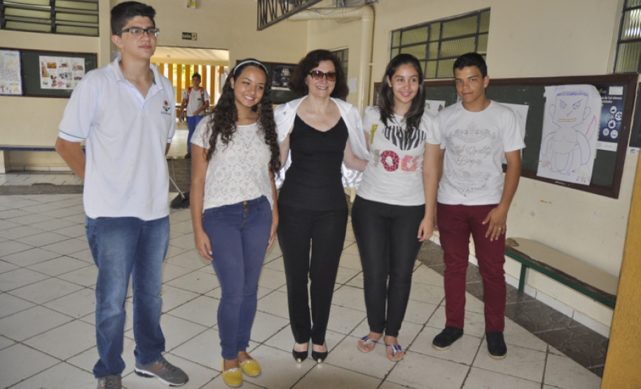 A programação começou por Apucarana, com uma visita ao Colégio Estadual Heitor Cavalcanti