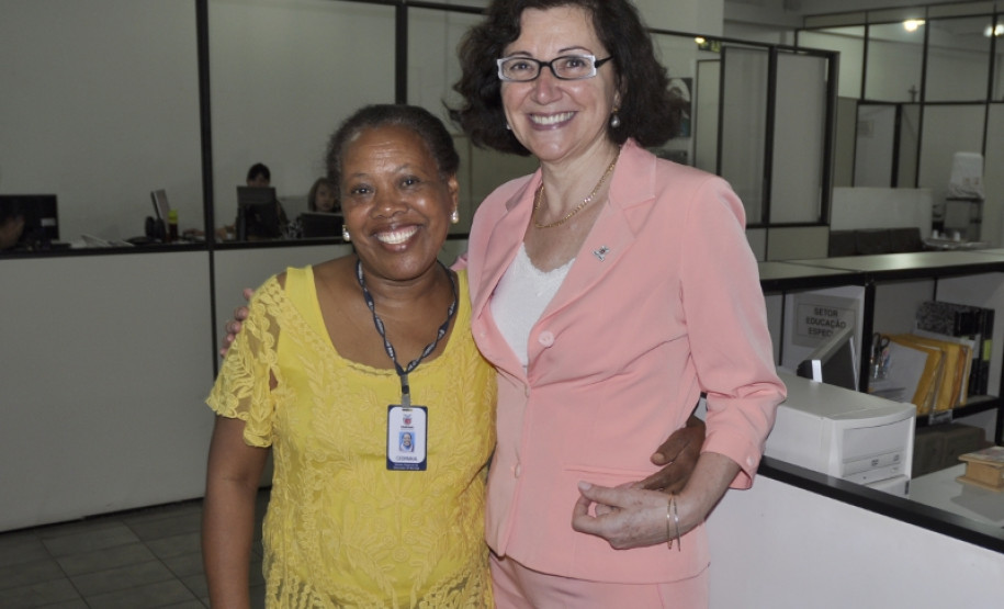 No dia seguinte, pela manhã, já em Maringá, a secretária da Educação visitou o Núcleo Regional de Educação (NRE)