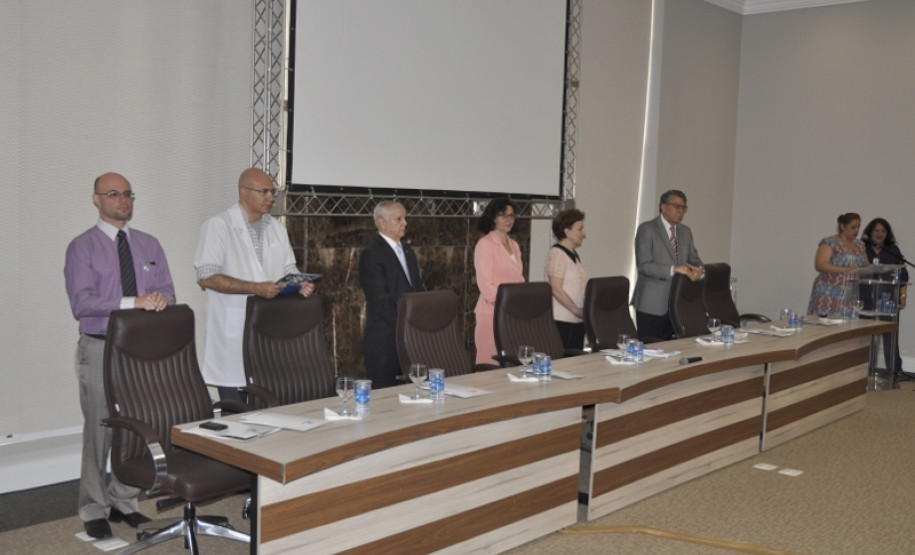 Logo na sequência, participou de uma reunião com diretores de escolas, agentes educacionais, secretários municipais de Educação da região, representantes de APMFs e grêmios estudantis, no auditório da Unicesumar