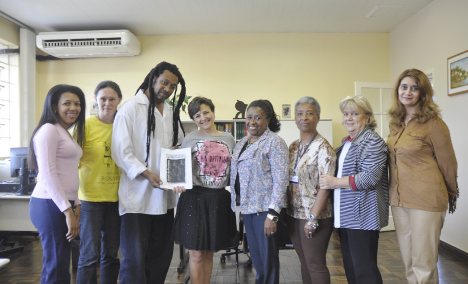 Estão abertas as inscrições para o Prêmio Orirerê – Cabeças Iluminadas 2015, Zumbi dos Palmares Herói Nacional. Podem participar alunos do 6º ao 9º ano do Ensino Fundamental e do 1º ao 3º ano do Ensino Médio das escolas estaduais. As inscrições devem ser feitas pelo portal da Secretaria da Educação e pelo site do Centro Cultural Humaita, até 20 de outubro.