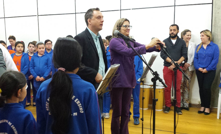 Os chefes dos 32 Núcleos Regionais de Educação do Paraná estão reunidos nesta terça (6) e quarta-feira (7) para discutir o planejamento educacional de 2016. As reuniões são em Curitiba, na sede do Núcleo Regional da Área Metropolitana Norte, no bairro Santa Cândida, e na Secretaria de Estado da Educação, na Vila Izabel.